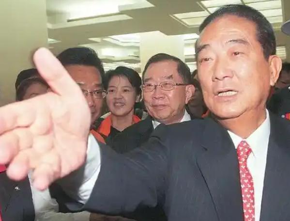 亲民党主席宋楚瑜9月22日出人意料表示，我们不要流血战争，要和平，但是我们不要受