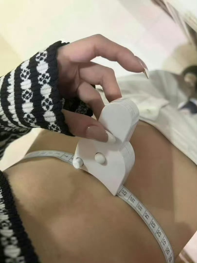 这个腰你一只手能抱得住吗？ 