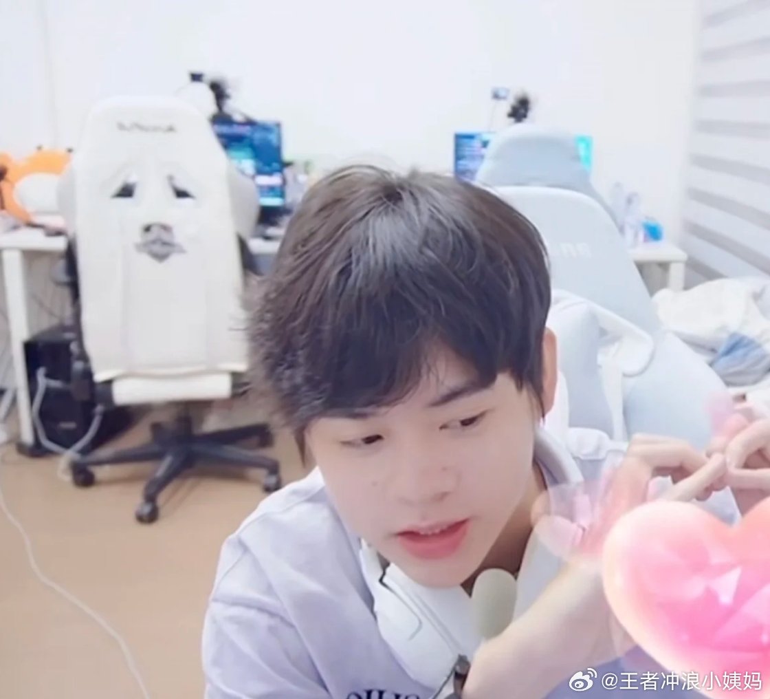 KSGkpl2026kpl夏季赛苏州ksg 流浪直播间的晚星哥椅子这是个啥？？？