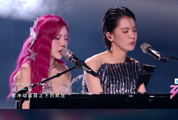 曾沛慈庄法 神级舞台浪姐直播 视听双重享受来了！曾沛慈庄法温柔弹琴、放声高歌，每