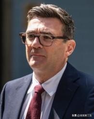 伯纳姆上任首日即致电泽连斯基：有英国民众直言，他可能还不如前任斯塔默

英国新首