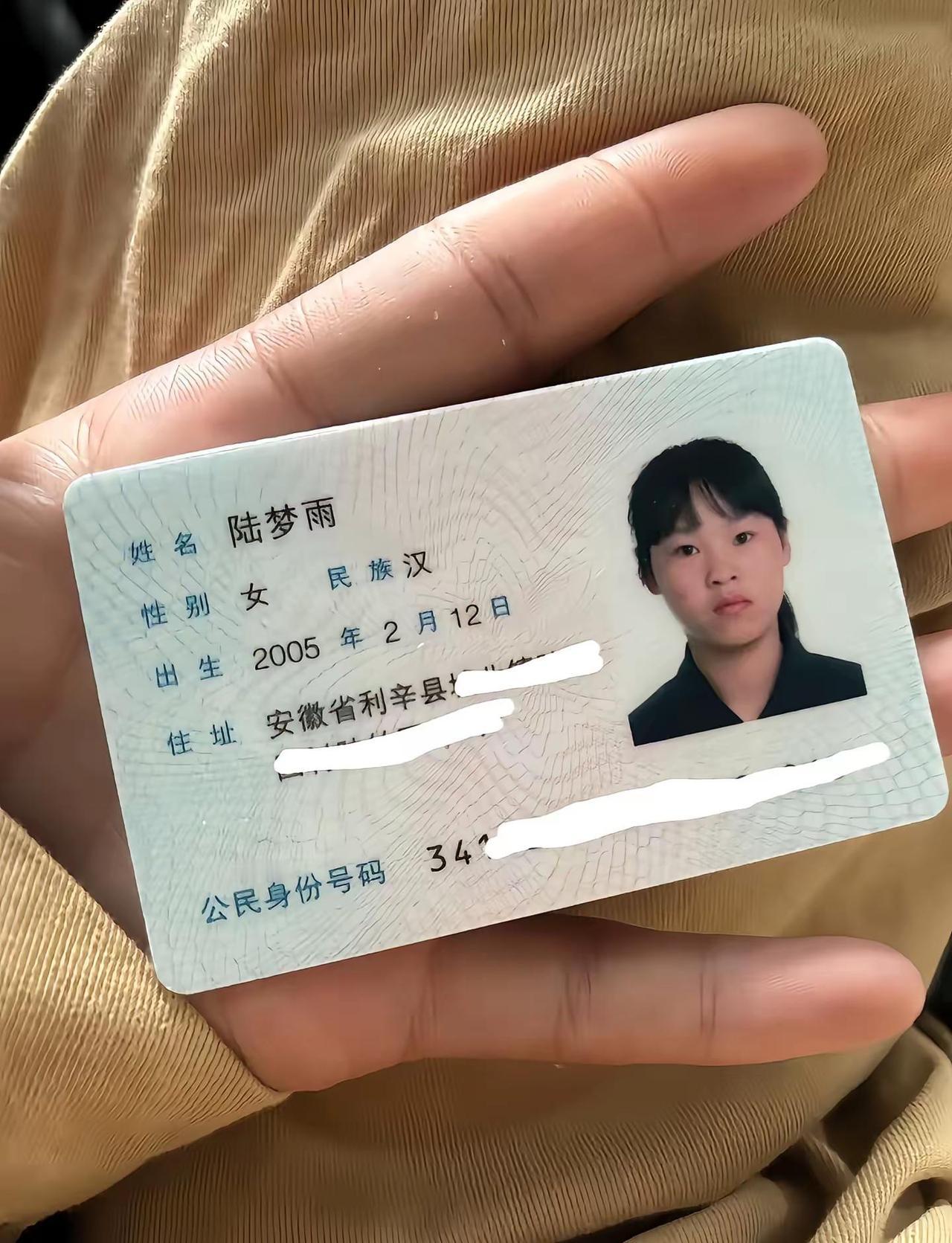 05年的已经22岁了还没谈过男朋友 五一见一面吧 我穿碎花裙 你带鲜花 地点你定