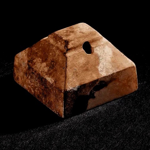 古印之韵 在汉代有一种玉印，无字款的，主人生前的备用印。玉印材料在当时与黄金等值