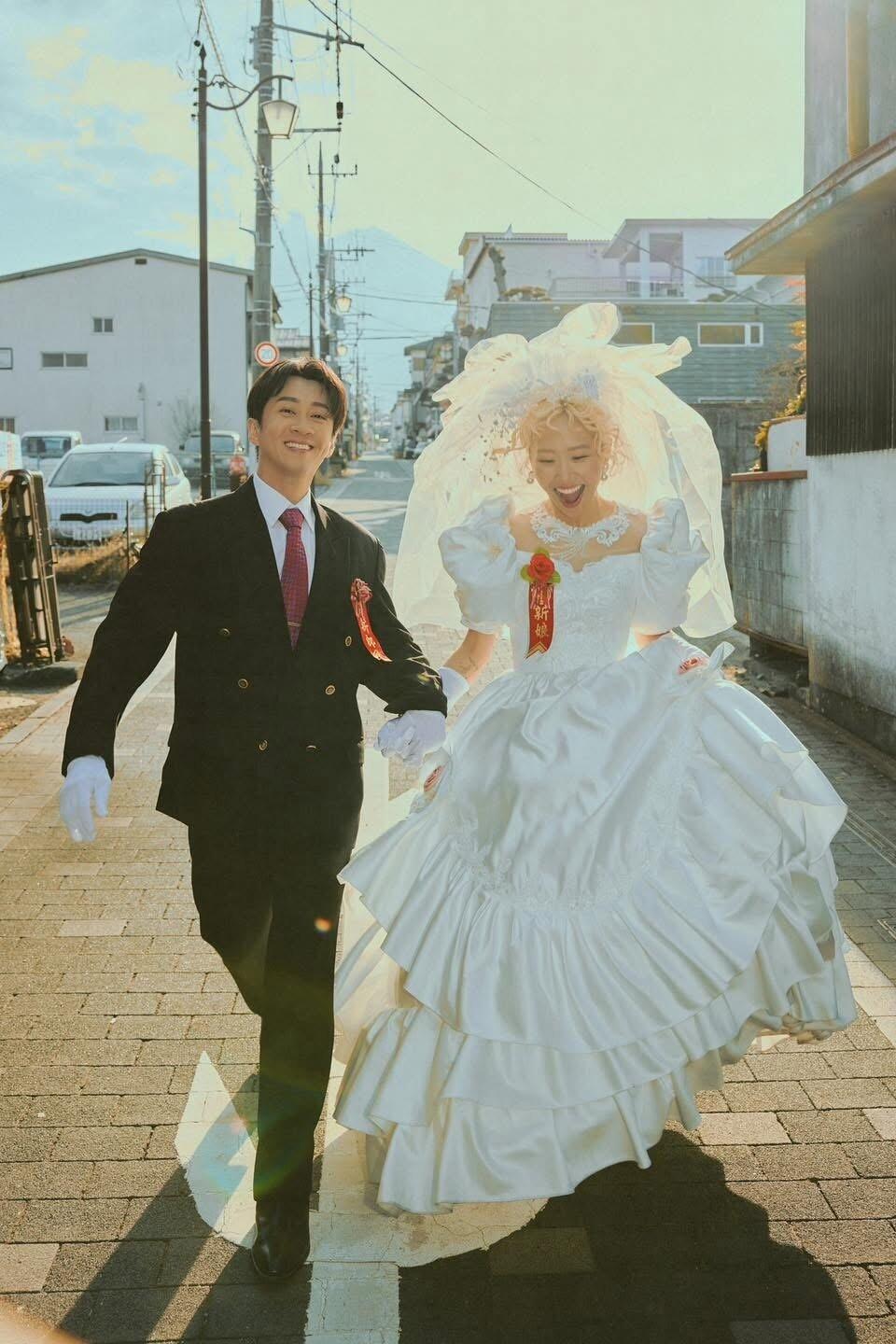 陈汉典Lulu公开新婚纱照本周25号将在文华东方举办婚礼 