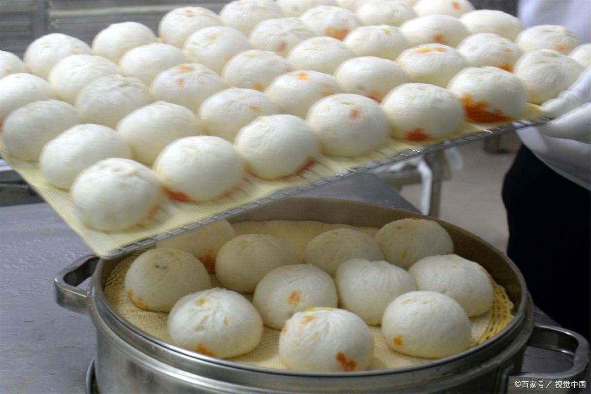 胖东来回应每人限购12个馒头。



3月18日，胖东来超市回应馒头限购争议，工