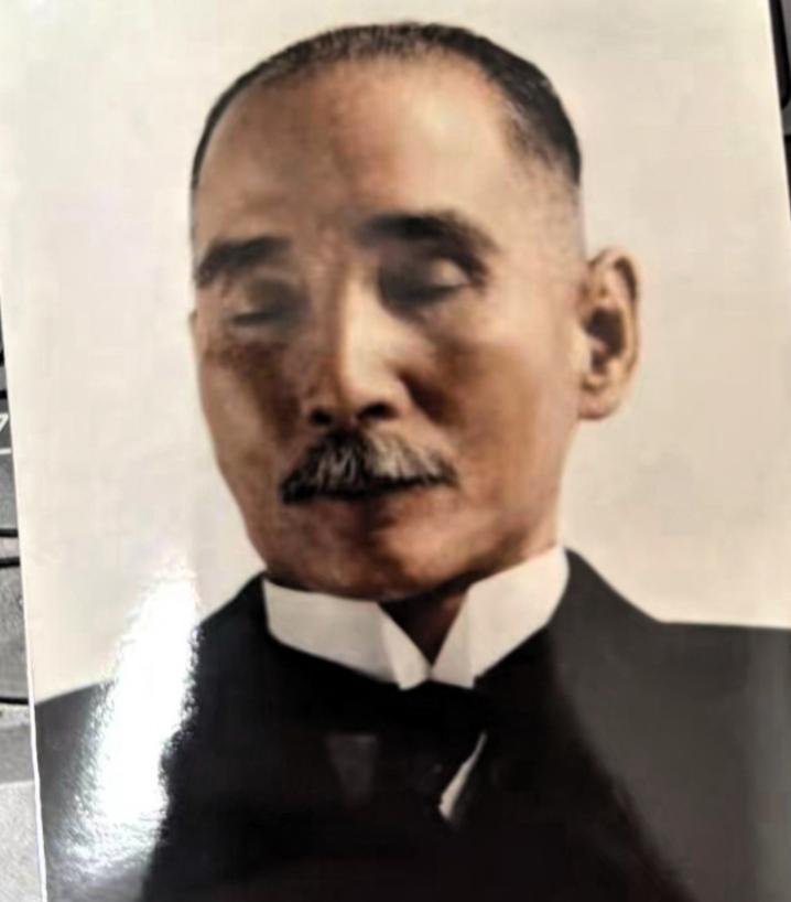 1925年3月12日上午，北京协和医院一间病房内寂静得可怕，59岁的孙中山刚刚走