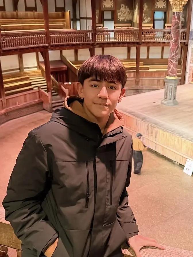 万万没想到，诺一现在长成丁真了！感觉混血宝宝大都是小时候很惊艳，长大后就泯然众人