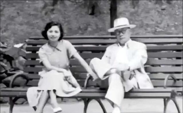 1959年，陈毅元帅重返四川故乡，其夫人张茜当时37岁，长相出众，气质非凡
陈毅