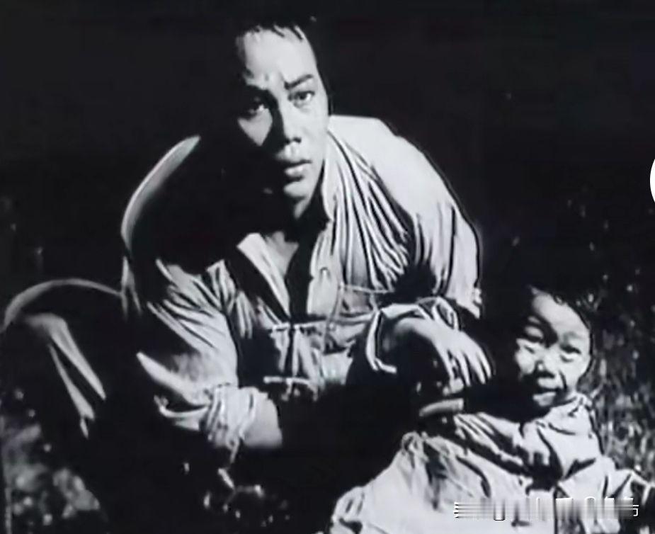 他是精武英雄陈真的扮演者，他也是周星驰电影里火云邪神的扮演者，梁小龙师傅走了，享