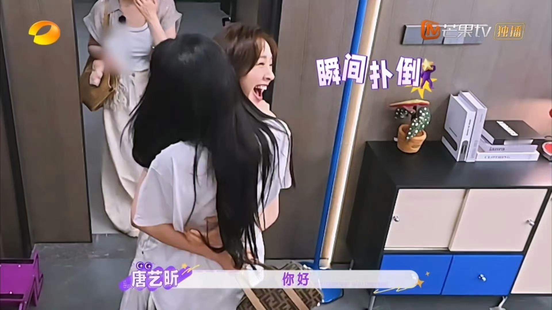唐艺昕孙怡见面谁家热水烧开了很多观众被两人毫不掩饰的情绪打动。娱乐圈不少明星同框