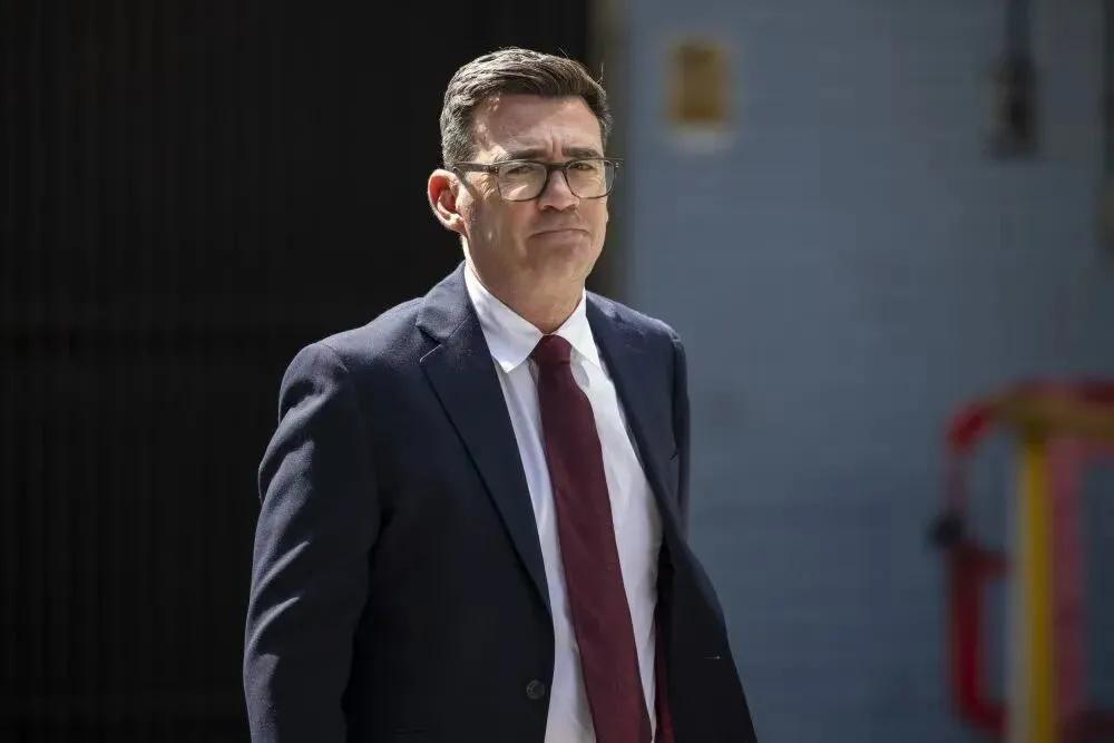 英国变天！新首相上台第一剑，为何先斩“铁娘子”撒切尔？对华态度曝光后，发现了一个