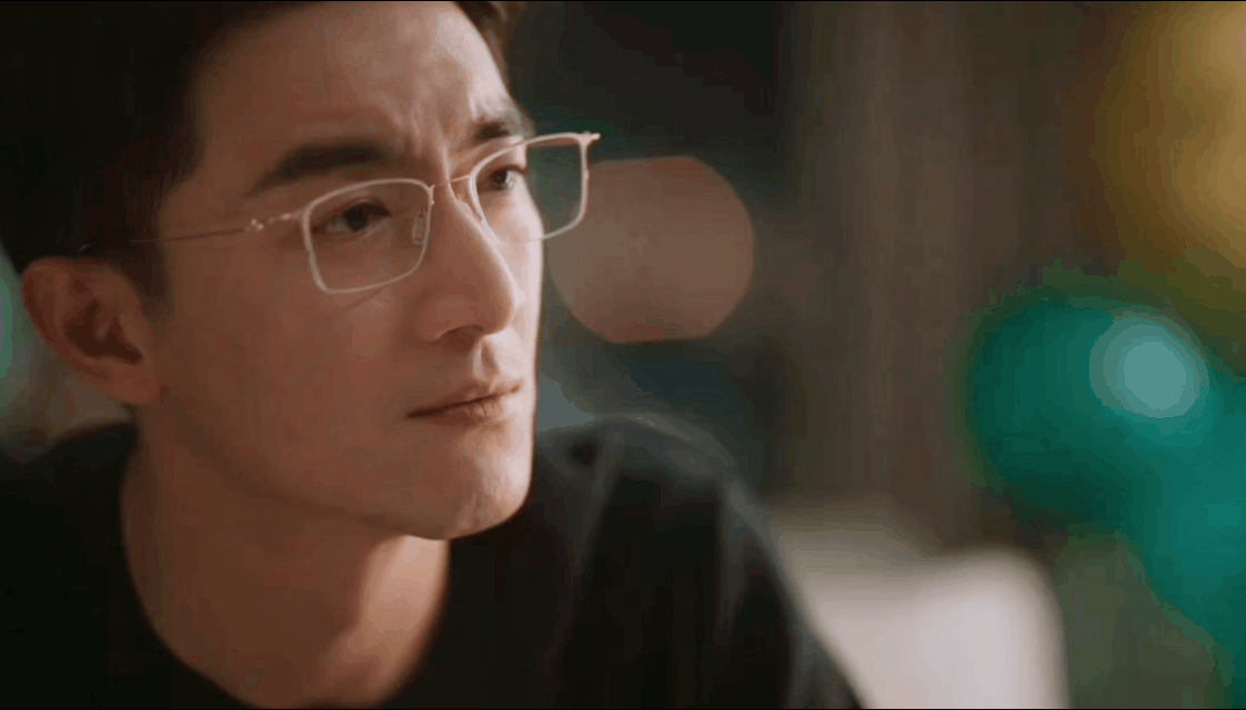 玫瑰的故事方协文出场的时候真的好难看，后面创业当了爸爸之后好看多了。 
