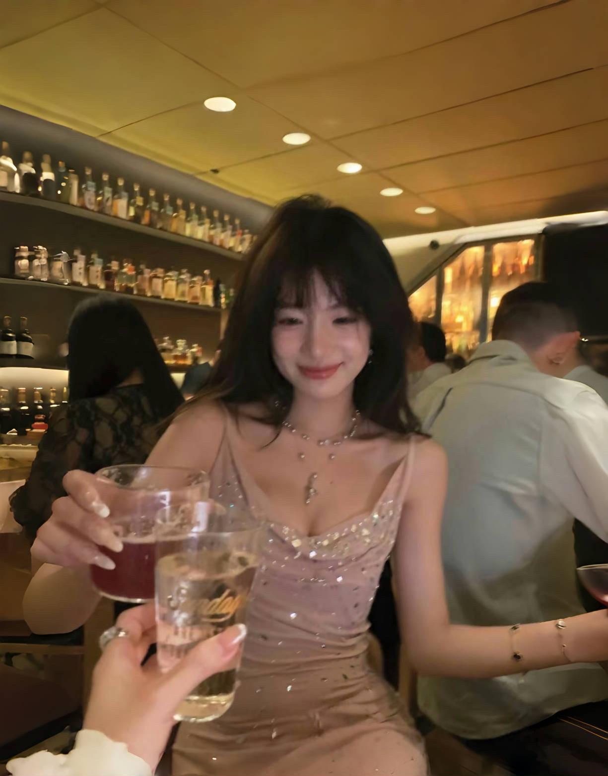 善良和爱都是免费的 但不是廉价 就像我对你的好 是我愿意 不是我应该