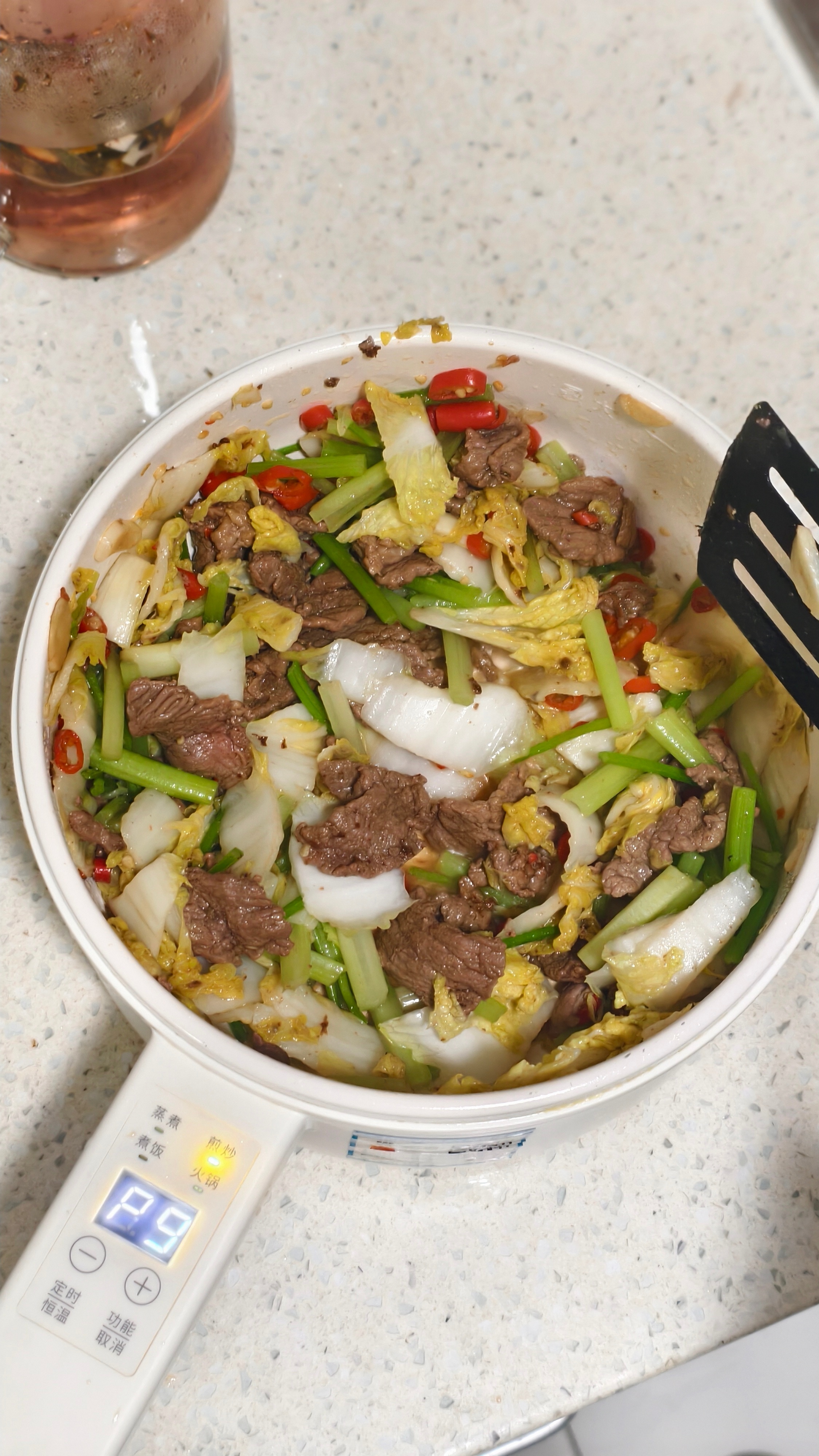 又见糊弄饭[二哈][二哈][二哈]但是这样吃真的很爽啊...谁懂！今天小卷长胖了
