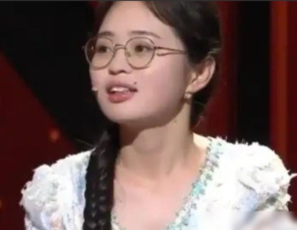 河南女孩10岁父亲离世，盲人二叔靠种地供养考上大学，没想到，毕业后她竟放弃月薪9