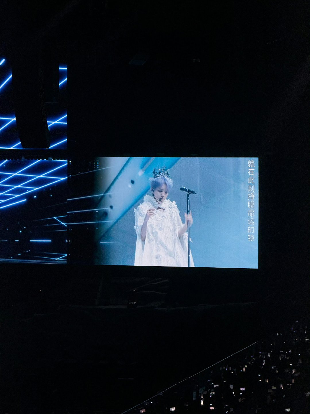 王俊凯演唱会紫发王俊凯染了紫发演唱会紫发 ​​​