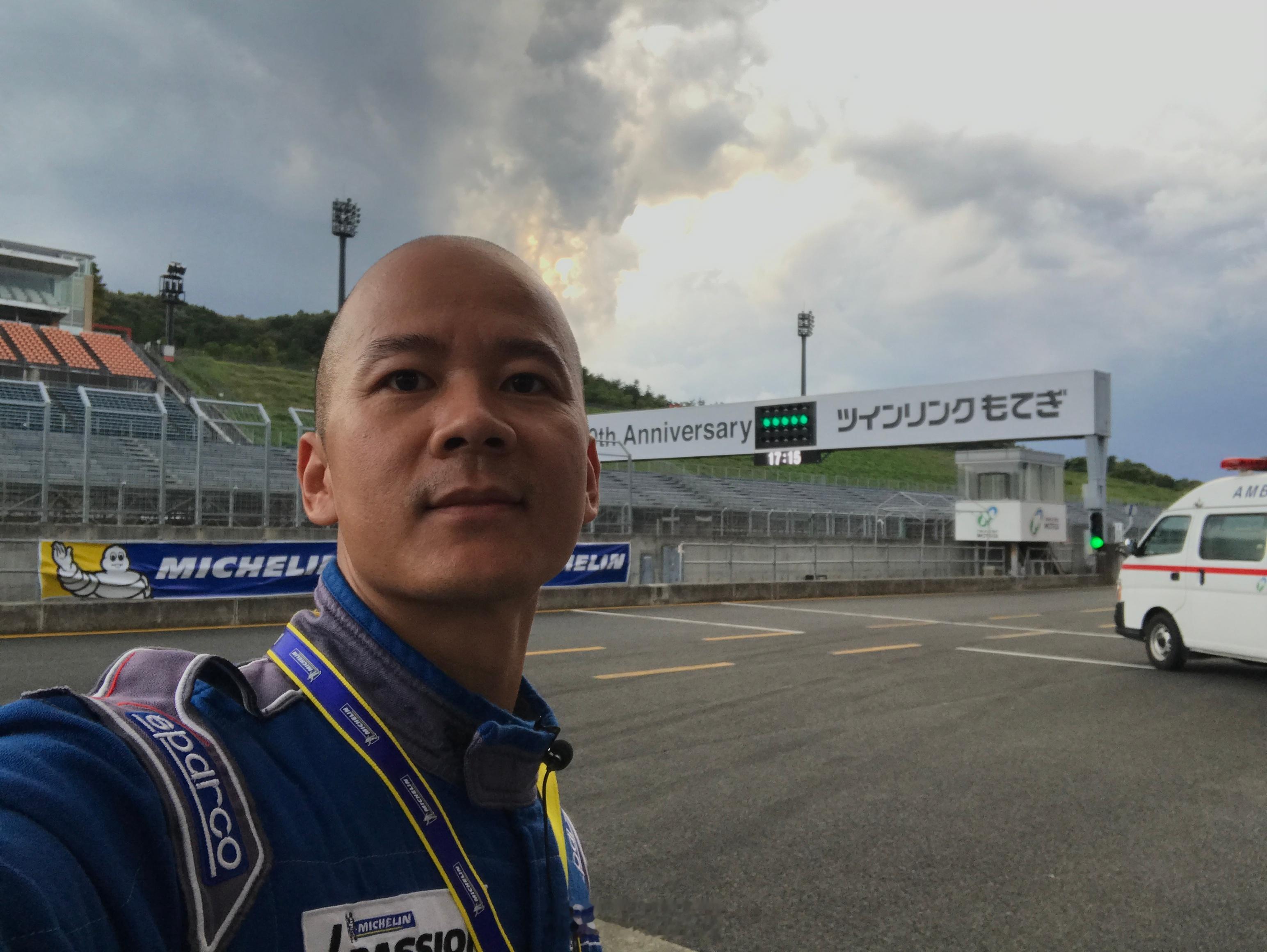 这些年参加各个品牌活动，打卡过很多赛道，国外的马来西亚雪邦赛道、美国拉斯维加斯通