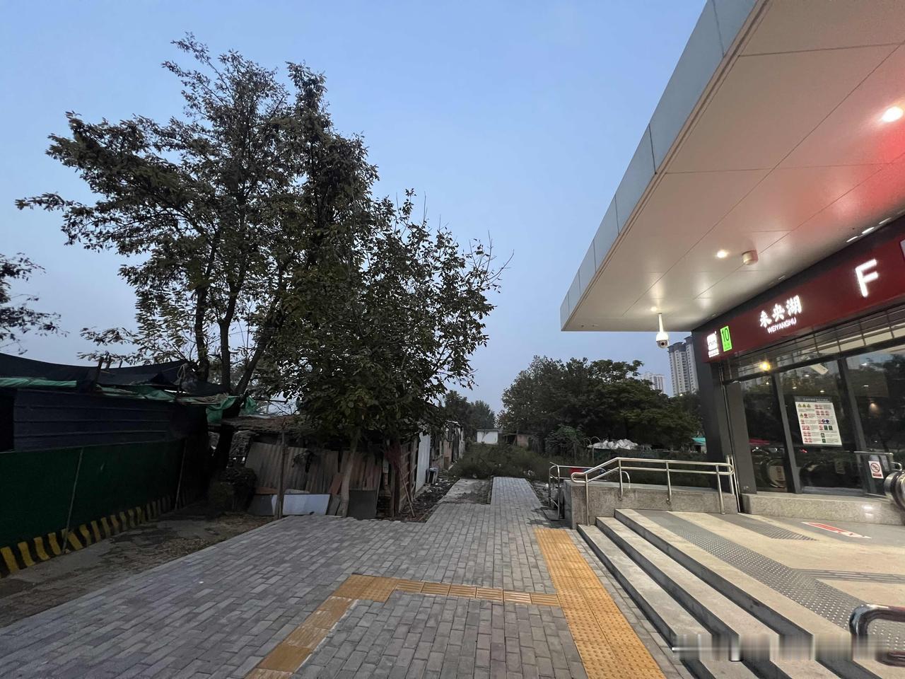 出地铁20米到家，这算真正的地铁房吧[捂脸]地铁房 最牛地铁房