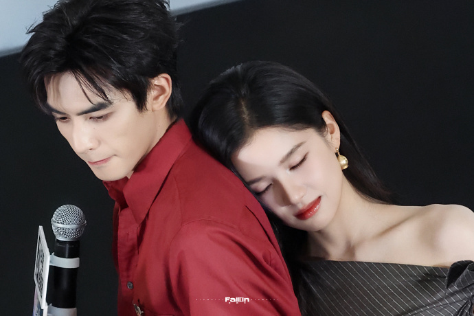 宋威龙张婧仪发力了宋威龙张婧仪近距离好暧昧 宋威龙张婧仪发力了，宋威龙张婧仪近距