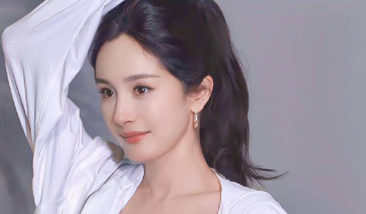 杨幂这张脸还是太权威了不是越素越美，是怎么样都很美杨幂 越素越美杨幂