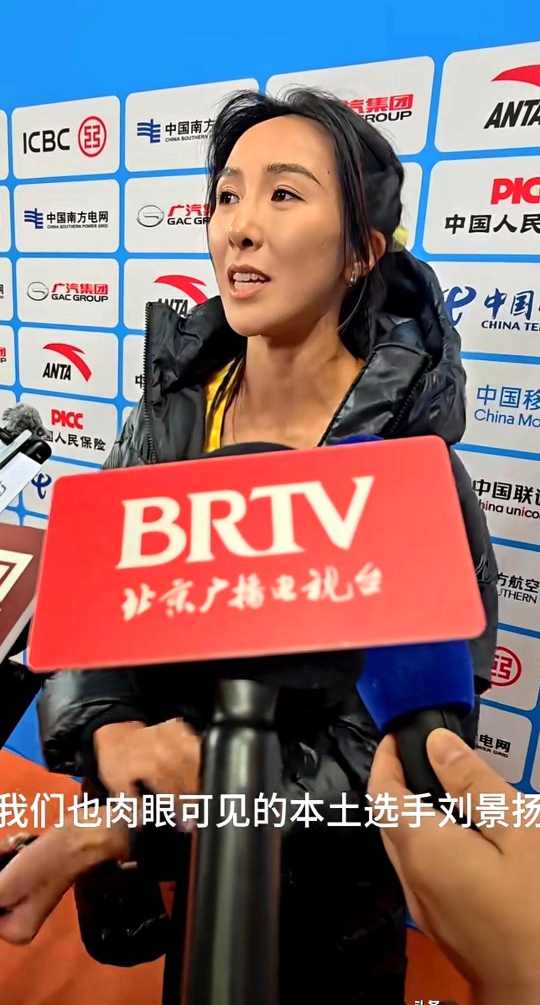 我跟你说，看比赛有时候比自己上场还紧张。
尤其是看那个记者，把话筒怼到林雨薇嘴边