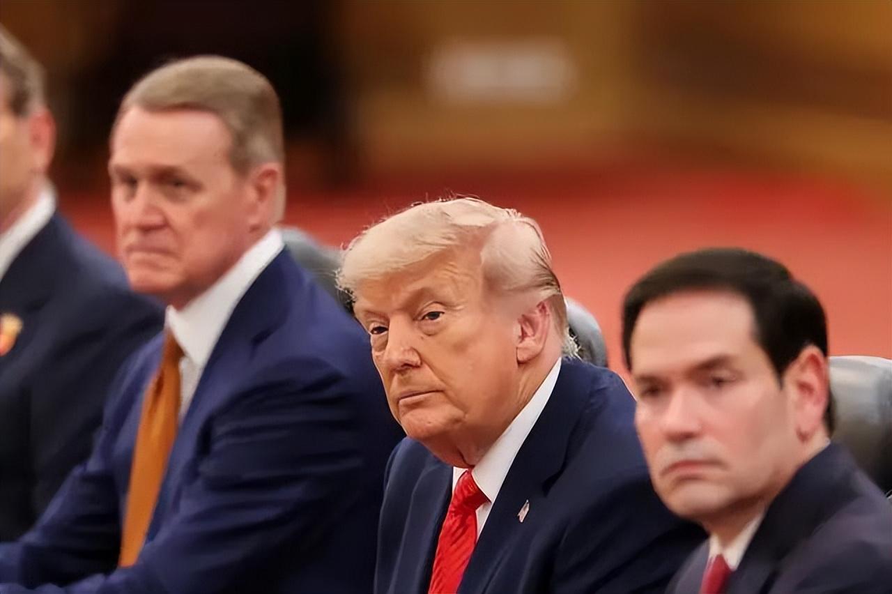 特朗普此次开启中国之行，舆论场中关于贸易数据的讨论再度升温。

回望过去八年的贸