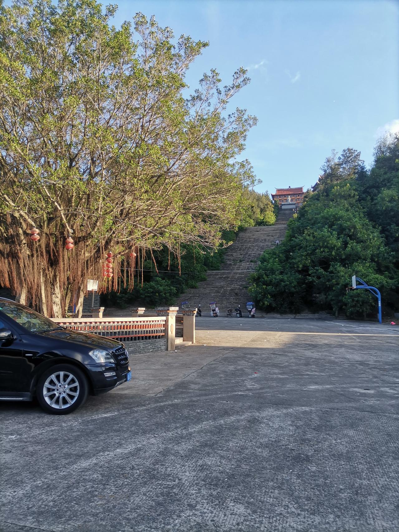 吴航十二景之一龙角含烟（龙角峰寺、龙角公园、龙角含烟）。
今天去爬龙角峰寺，体验