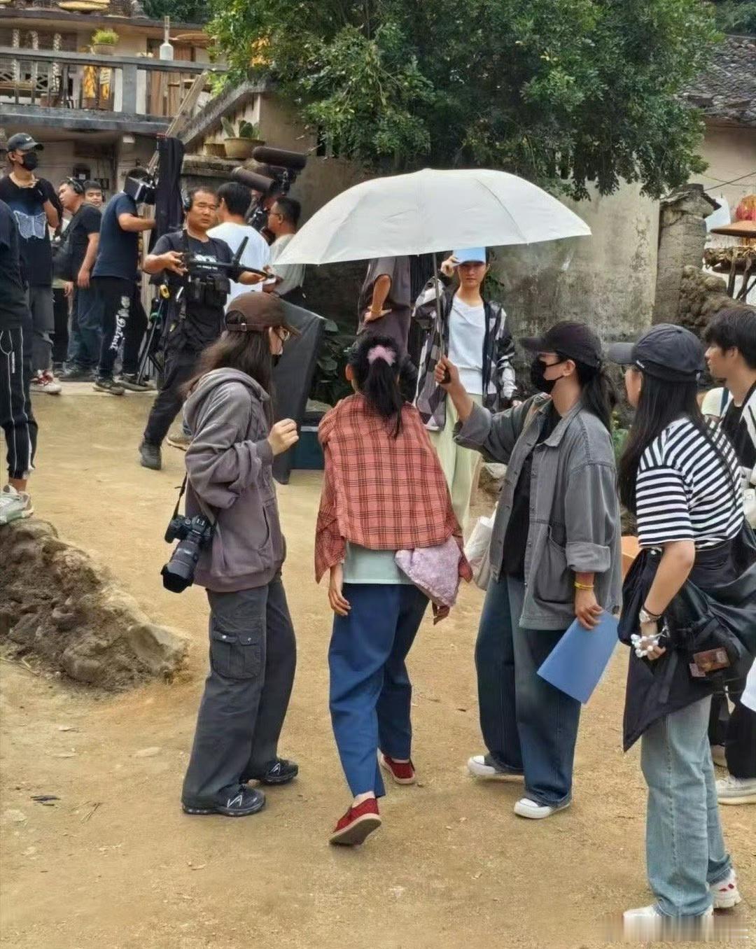 周也1983我来了路透，第一个吃螃蟹的长剧，看好会火。 ​​​