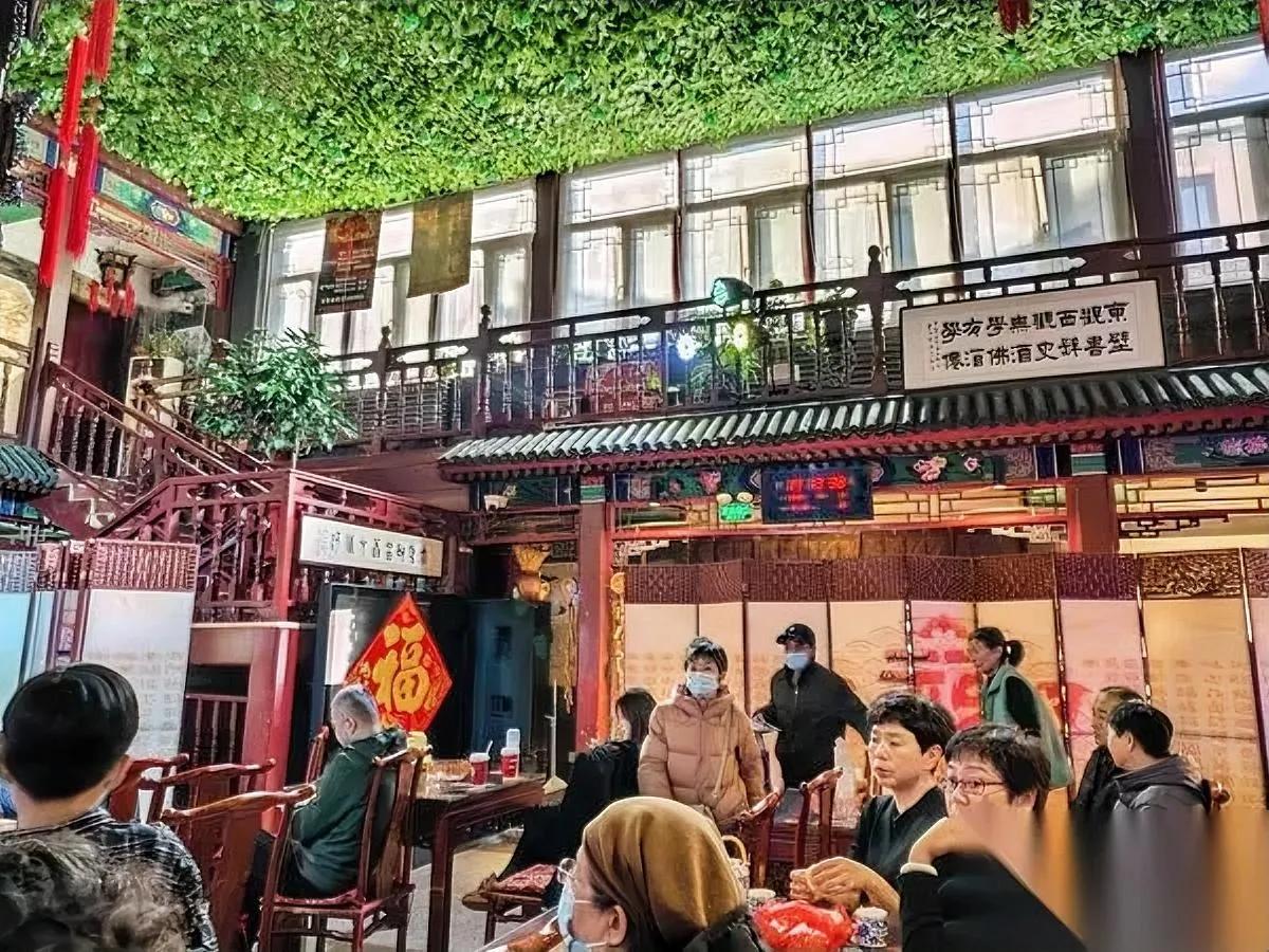 别笑6070后“变蔫”——他们的日子，早过成了“自己舒服最重要”。

国家还盼着