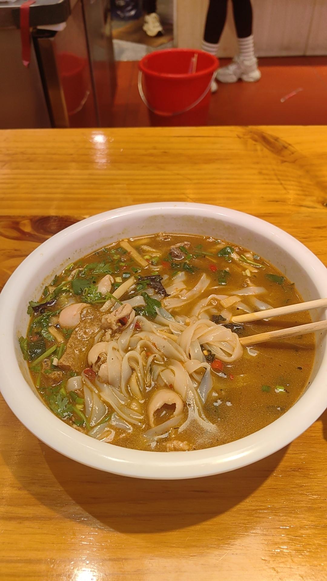 就为了吃这一碗老友粉，坐了三个小时高铁从广州到南宁。