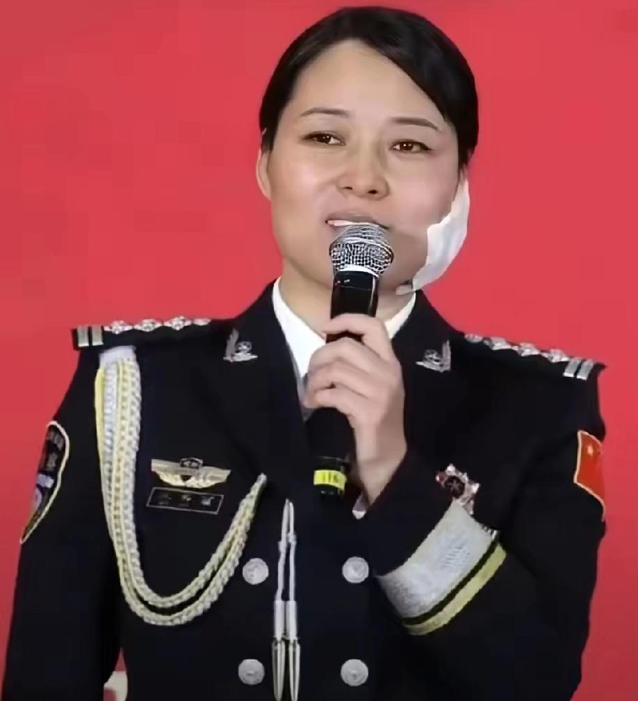 这份迟到的荣光，配得上她那道刻在脸上的勋章，更配得上全国人民对她的点赞！47岁的