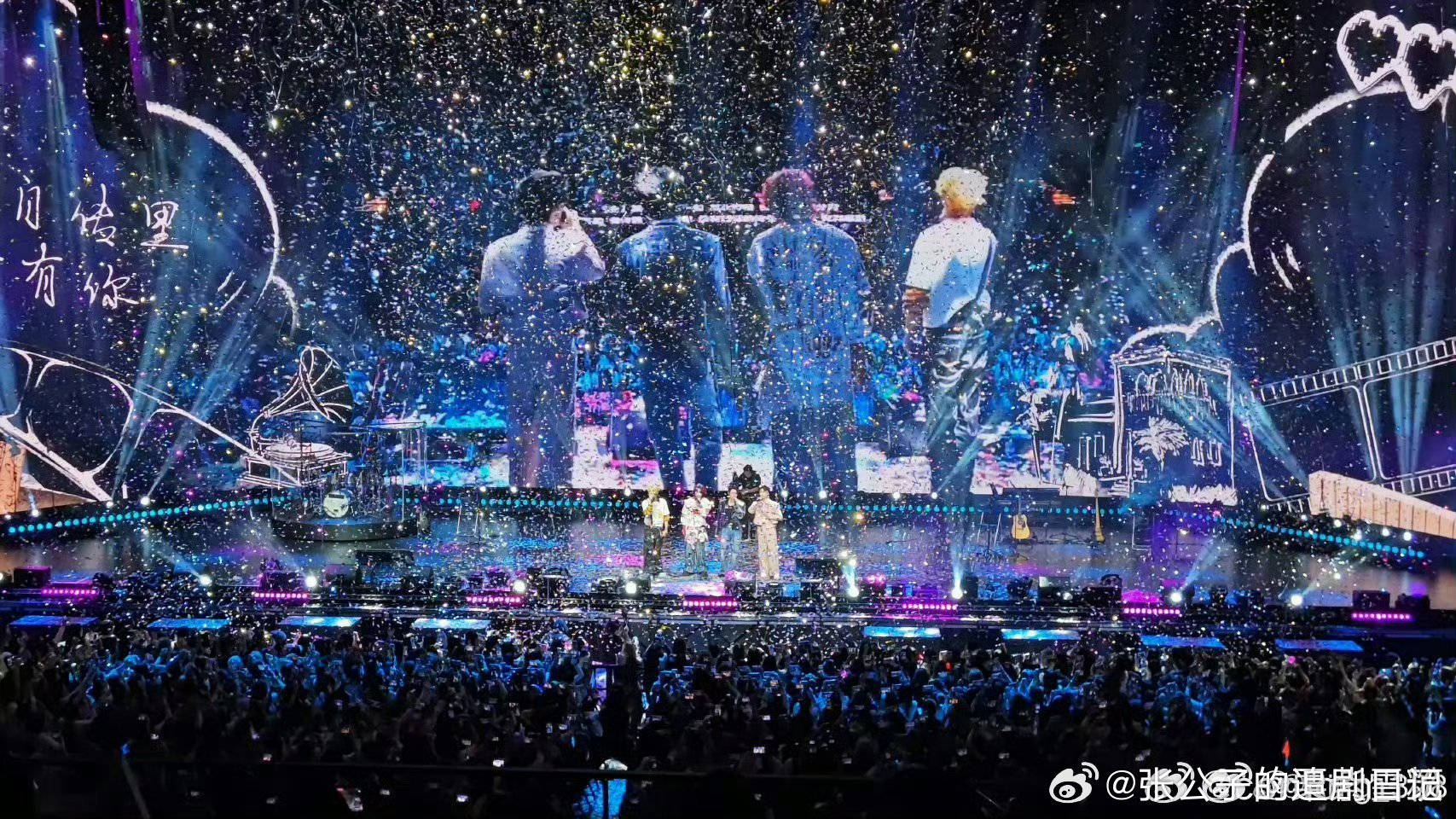 没有人比R1SE更爱R1SE不管什么时候，只要聚在一起就是最燃的样子。粉丝再爱也