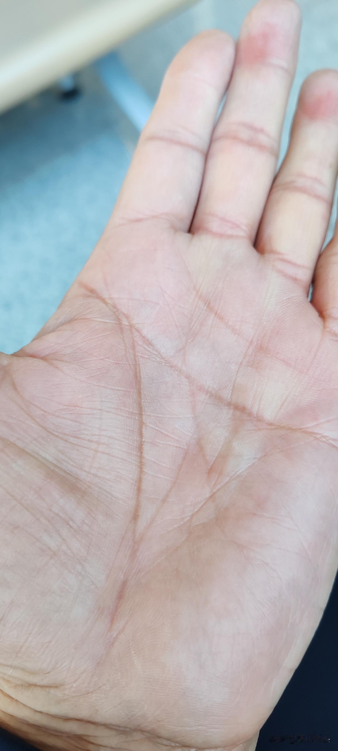 哪个高手给我解释一下！
多谢了！[祈祷][祈祷][祈祷][祈祷]
看看我左右手的