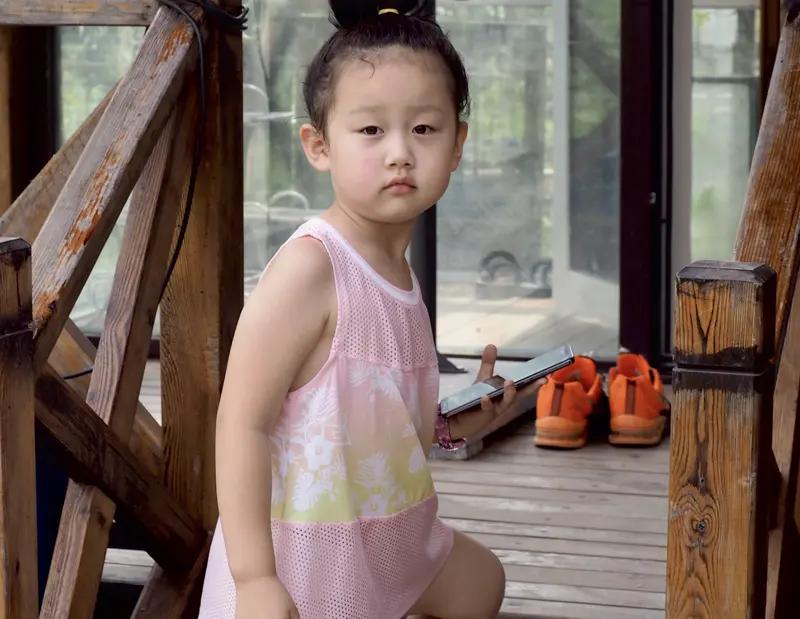 年轻人是否该自力更生，这事儿还真不好一概而论。就说朱之文女儿，以前大家都觉得她得