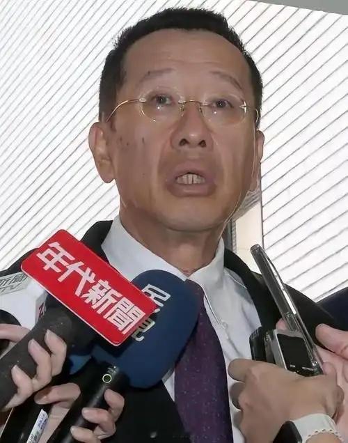 台“防务部长”顾立雄发布严正声明， 4月27日，针对台湾地区海军退役少校、前舰长