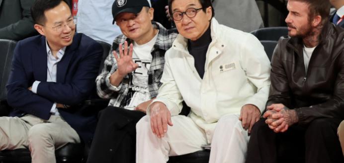 世纪大合影，全世界最出名的三人同框了！

最出名的演员——成龙，全世界没有不认识