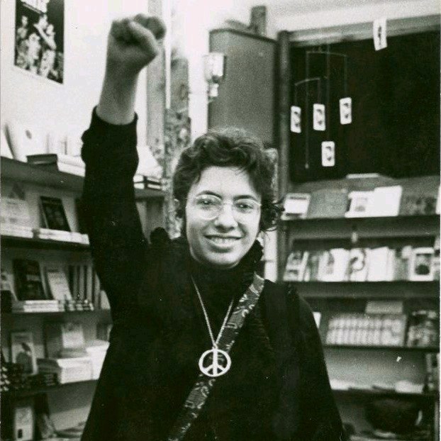 【来自投稿】1969年，纽约市格林威治村奥斯卡·王尔德纪念书店的玛莎·雪莱（Ma