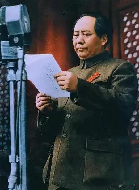 今天，是毛主席诞辰！

一大早到如今，脑子里反复出现这句：“寂寞嫦娥舒广袖，万里