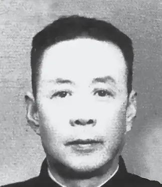 1939年，国军中将陈铁在山西设宴款待彭德怀，陈铁的夫人在倒茶时悄悄说道：“现在