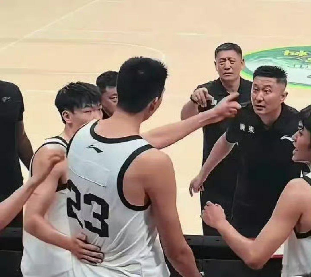 我现在才明白徐昕当时的意思——“杜导，我们季后赛第一轮见”广东男篮cba