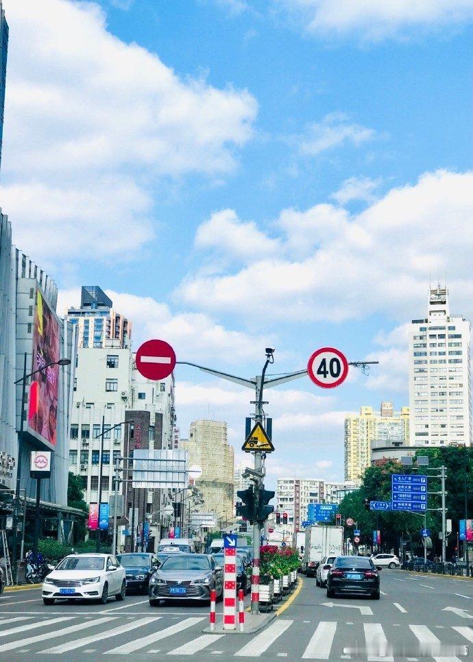 #上海分享# 漫步上海滩，原来也可以这么悠闲via:  整形摄影师 ​​​