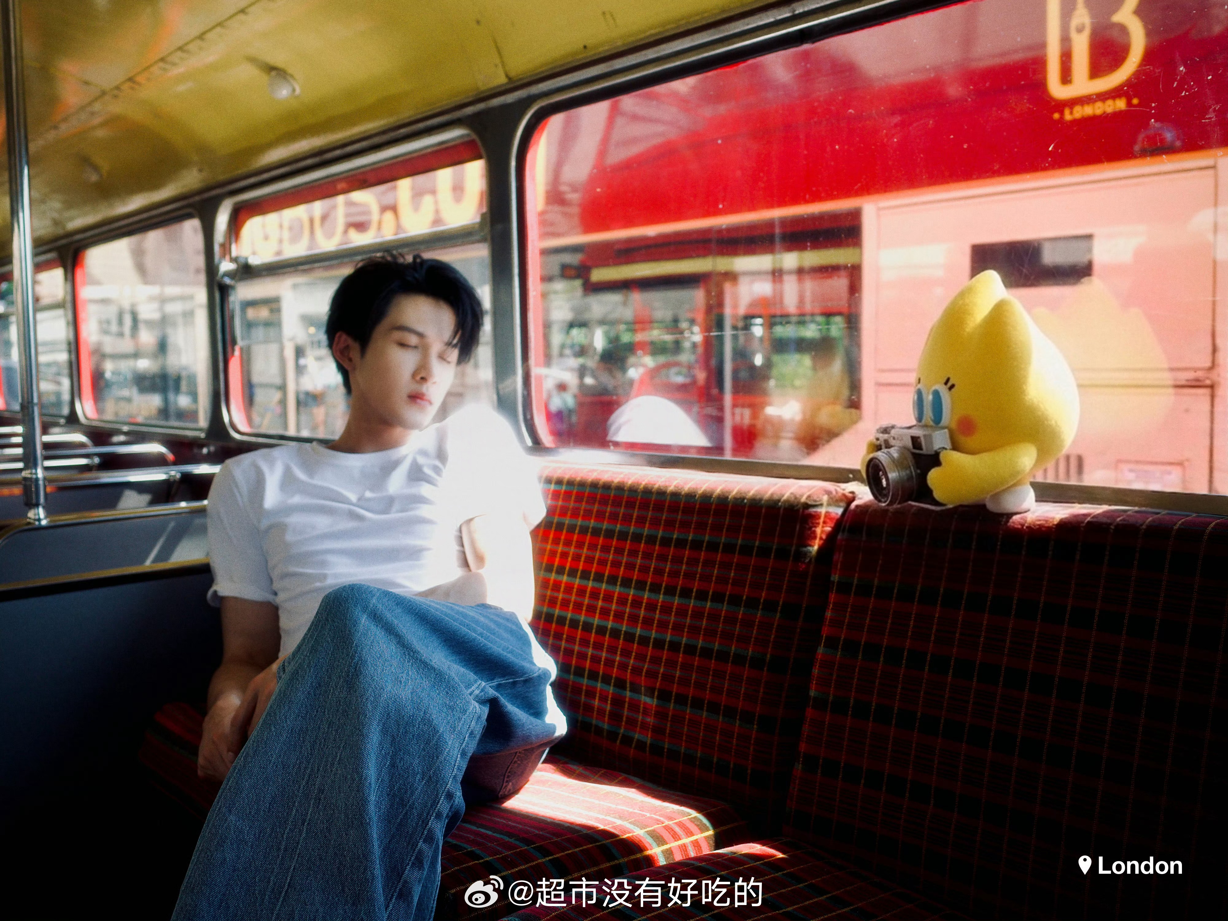 檀健次工作室营业，又有碎片看了Hoo友圈更新🍕🍦📷小炭火就这样跟着健次吃喝