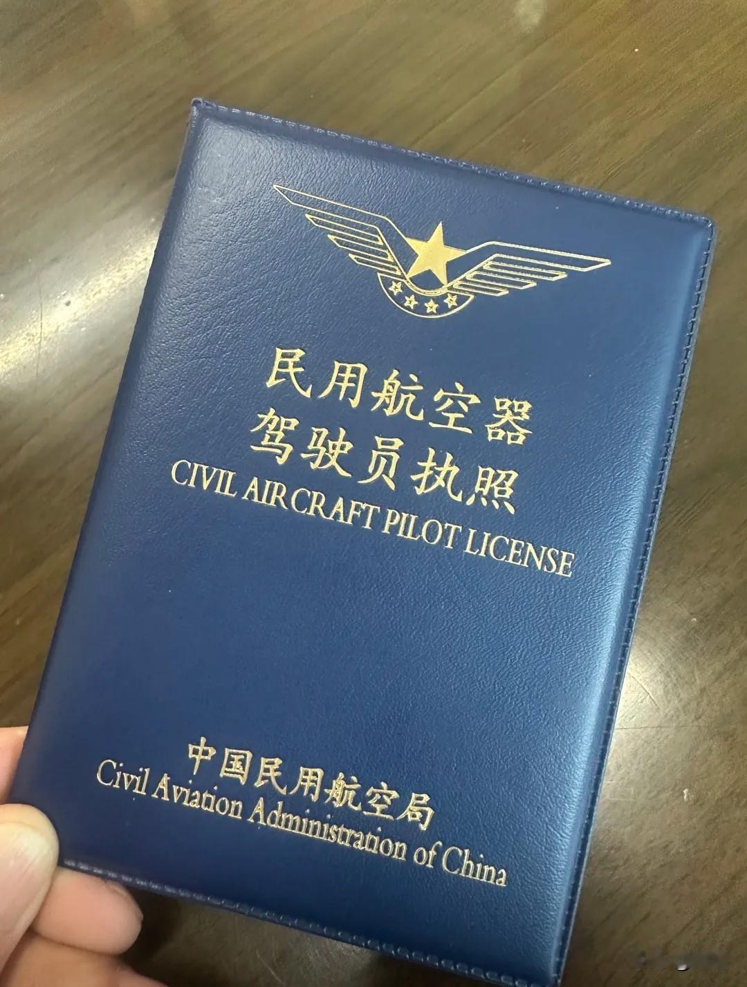 人这一生，不必执着于要活成某类人、成为谁。不必追赶旁人的范本，不必困在世俗定义的