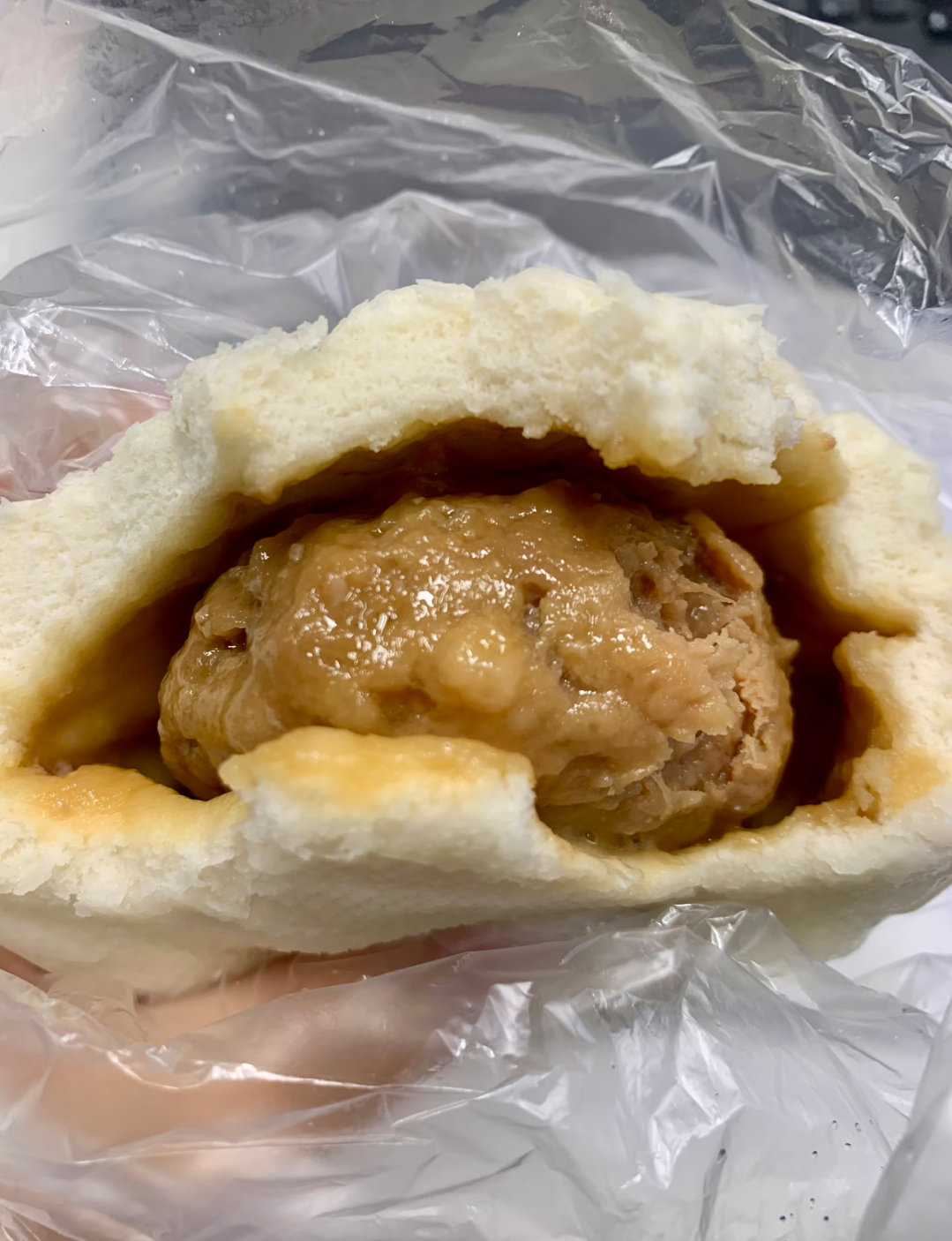 本来挺饿，吃了一个包子更饿说明一个包子太少了！没吃够 