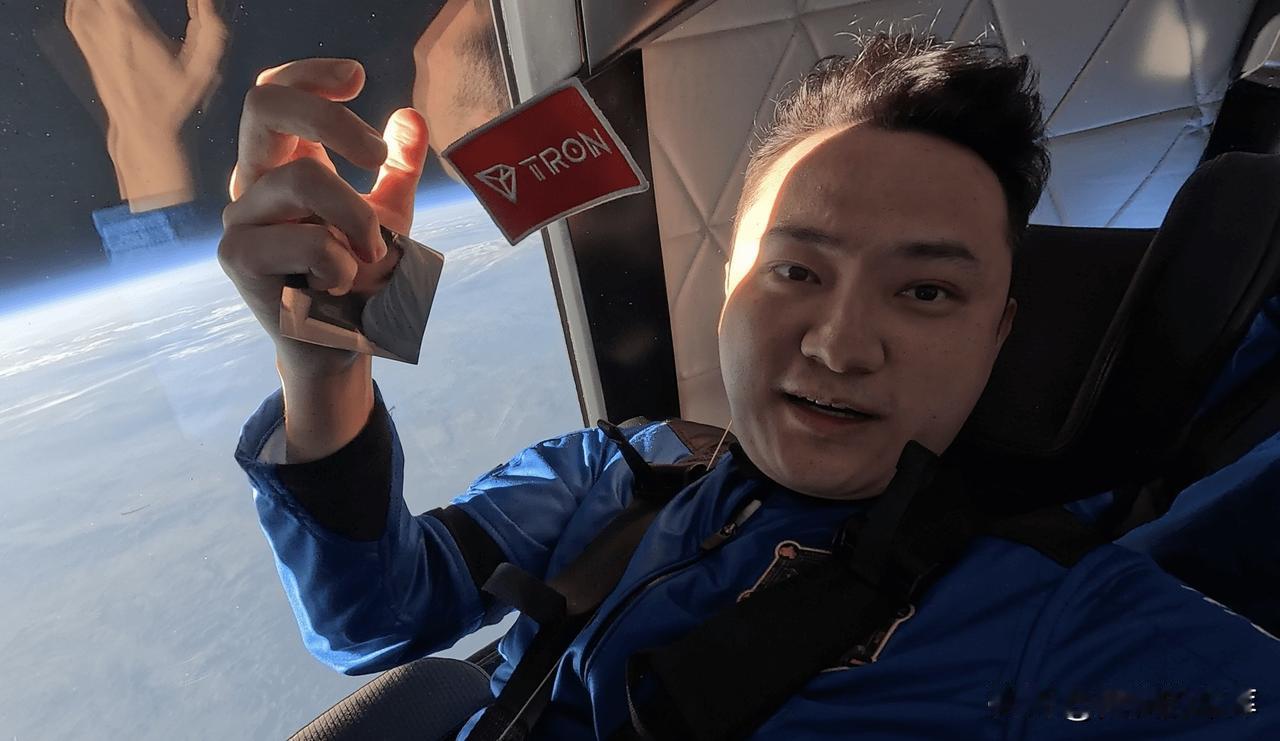 孙宇晨被特朗普割韭菜了，事件还原：
2025年9月，World Liberty 