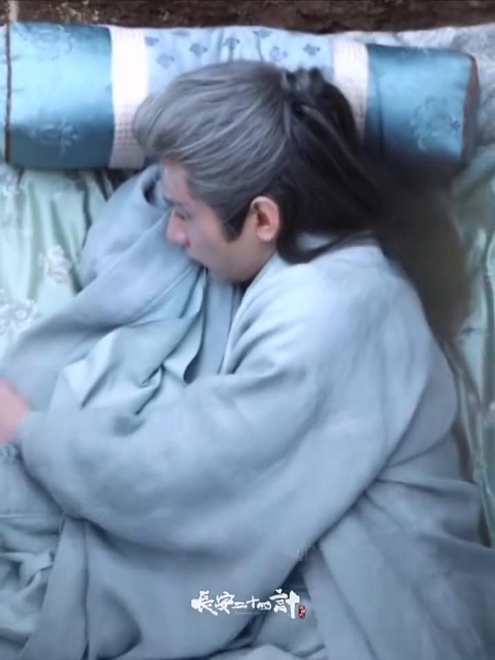 眼前只剩妹妹冰冷的遗体，是哥哥错了，亲手安葬妹妹。哥哥到，还有参手，我们一家四口