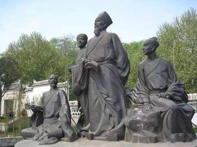 嘉靖帝为了追封父亲兴献王为皇帝，集体廷杖大臣们时，晚年王阳明已经在故乡绍兴久居，