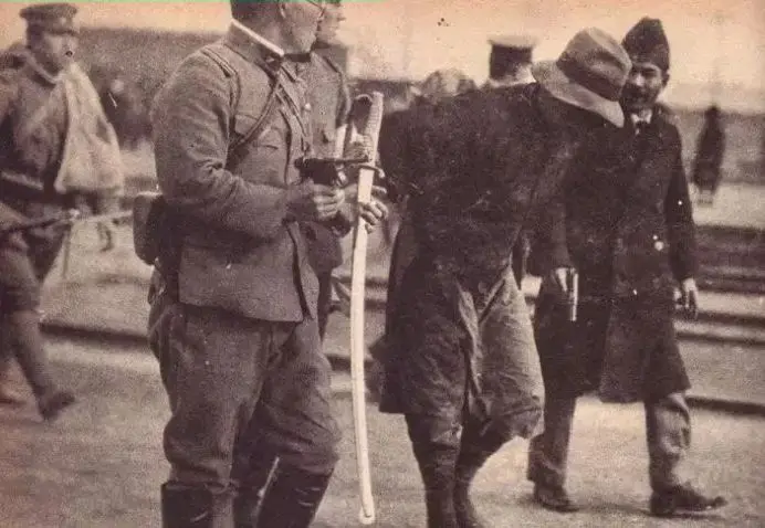 ▲1931年“九一八事变”后，侵华日军烧、杀、抢、掠、奸、淫、盗，无恶...