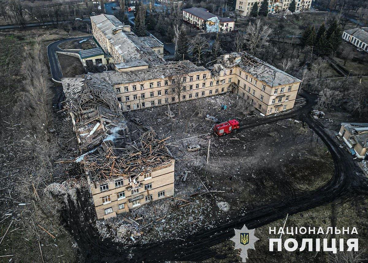 俄罗斯军队攻坚战打得确实很差，乌克兰军队爱国主义情绪爆发防御战打得确实很好。但是