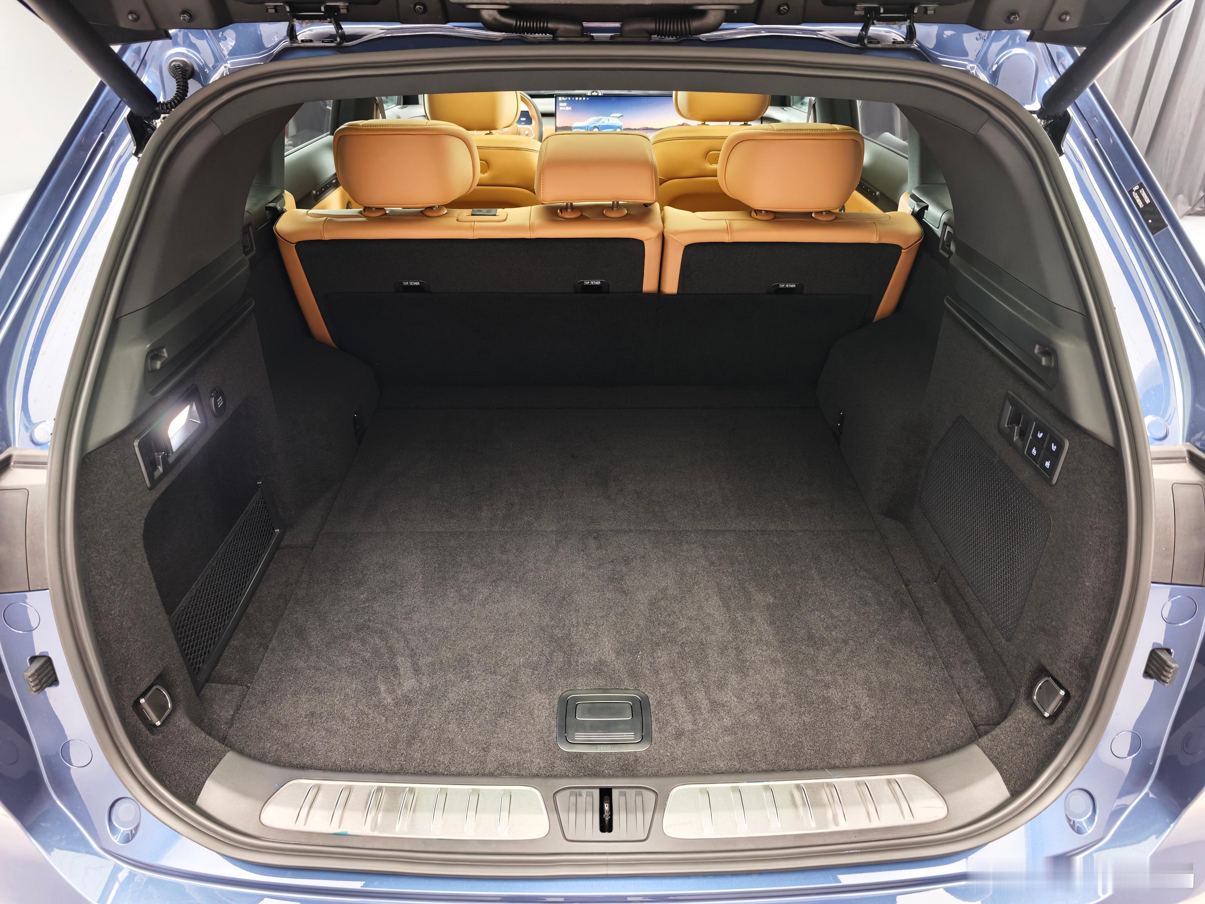 新车划重点新车情报局现如今称自己为豪华SUV的车型比比皆是，但又有几个车型能真正